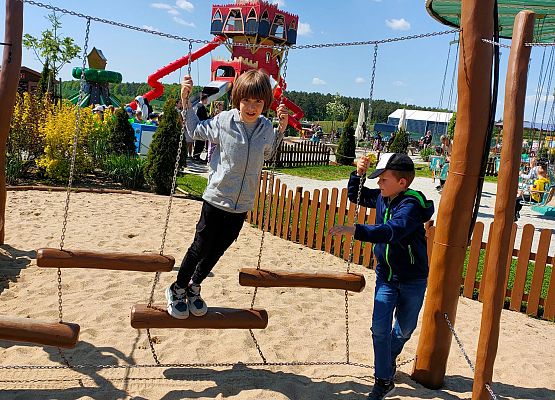 Wycieczka klas pierwszych do Parku Rozrywki Czarogrody w Celbowie grafika