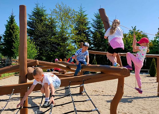 Wycieczka klas pierwszych do Parku Rozrywki Czarogrody w Celbowie grafika