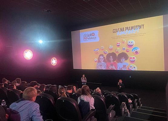 "Lars jest LOL" - wyjazd do kina klas szóstych, siódmych i ósmych grafika