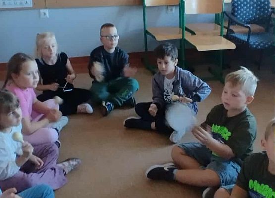 Zajęcia muzyczno- ruchowe. Integracja klasy 1 grafika