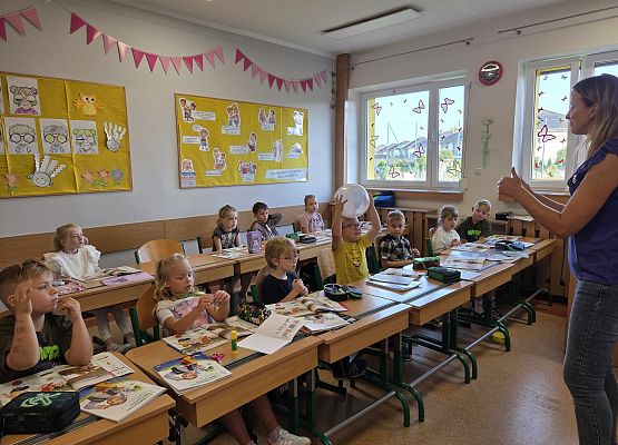 "O" jak osa - pierwszaki na tropie liter. grafika