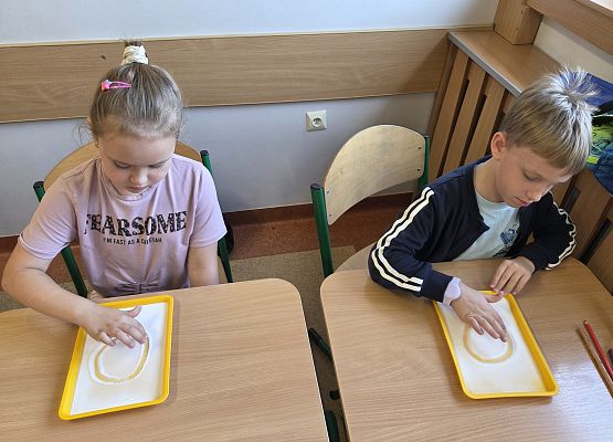 "O" jak osa - pierwszaki na tropie liter. grafika