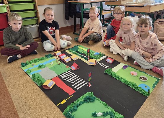 Bezpieczeństwo na drodze - lekcja w klasie pierwszej grafika