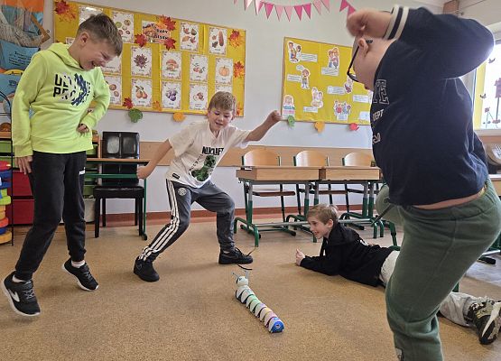 Roboty w Akcji! - zajęcia robotyki z kodowania dla początkujących grafika