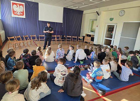 Bezpieczeństwo w ruchu drogowym - spotkanie z funkcjonariuszem Policji grafika