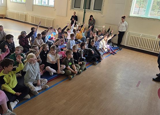 Bezpieczeństwo w ruchu drogowym - spotkanie z funkcjonariuszem Policji grafika