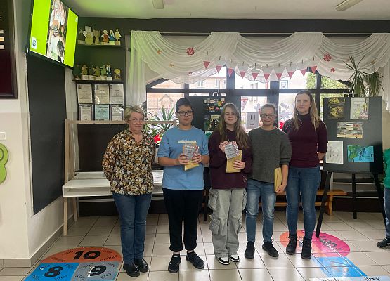 "Odblaskowa Szkoła" - nagrodzeni w konkursie z wiedzy o bezpieczeństwie w ruchu drogowym grafika