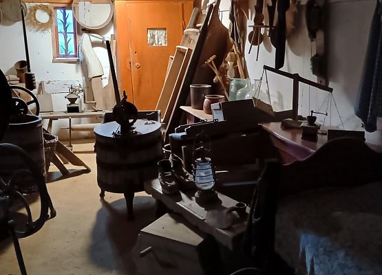 Wycieczka Skansen Nadole – Zagroda Gburska i Rybacka oraz Stolemowa Grota grafika