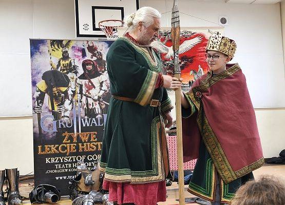 Żywa lekcja historii – Teatr historyczny Krzysztofa Góreckiego grafika