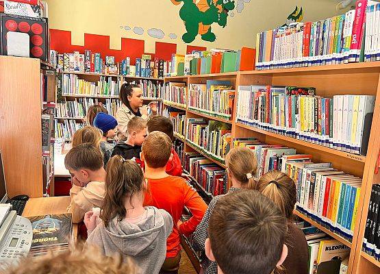 Klasa II odkrywa tajemnice Miejskiej Biblioteki Publicznej w Lęborku grafika