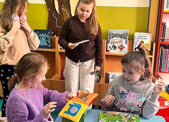 Klasa II odkrywa tajemnice Miejskiej Biblioteki Publicznej w Lęborku grafika