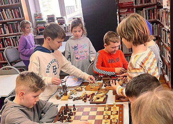 Klasa II odkrywa tajemnice Miejskiej Biblioteki Publicznej w Lęborku grafika