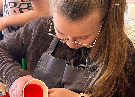 Warsztaty z gipsu polimerowego w klasie II grafika