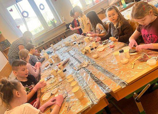 Warsztaty z gipsu polimerowego w klasie II grafika