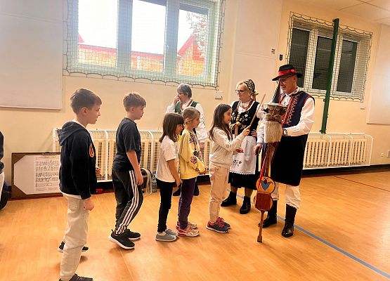 Spotkanie z Kaszubskim Zespołem Pieśni i Tańca "LEVINO" grafika