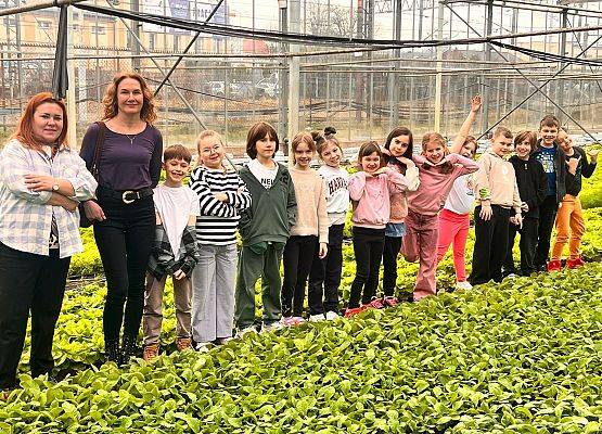 Wizyta klasy drugiej w gospodarstwie ogrodniczym grafika