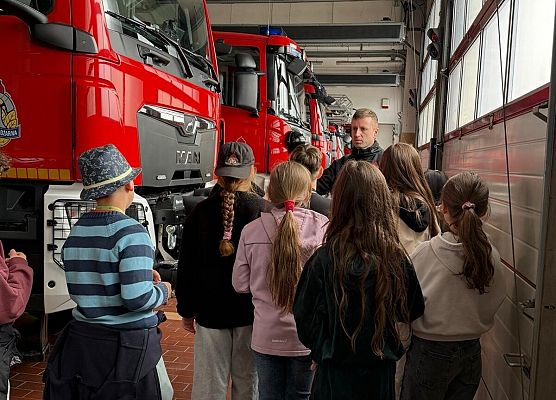 Klasa 3b odwiedziła Państwową Straż Pożarną w Lęborku grafika