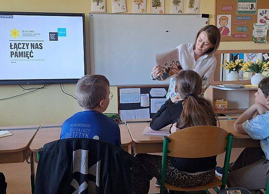 Pamiętamy o historii – nasi uczniowie w akcji Żonkile grafika
