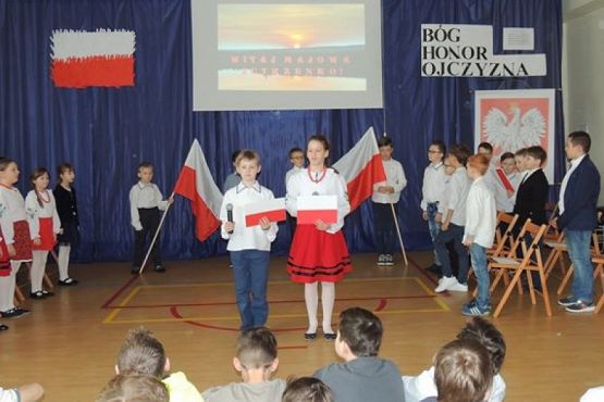  Grafika #1: DZIEŃ FLAGI grafika