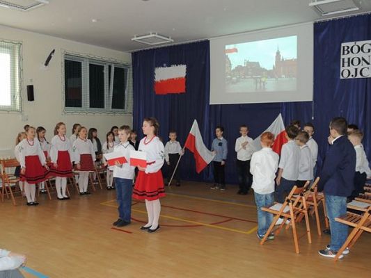  Grafika #3: DZIEŃ FLAGI grafika