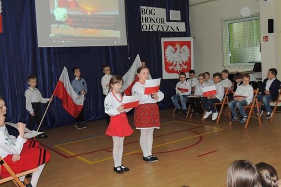  Grafika #4: DZIEŃ FLAGI grafika