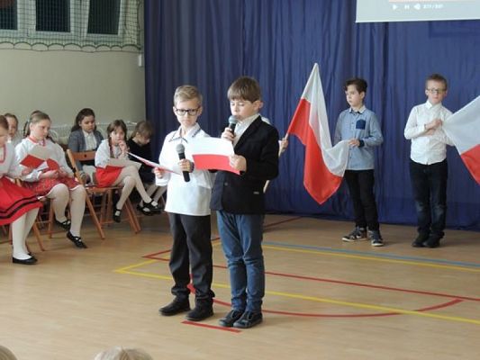  Grafika #6: DZIEŃ FLAGI grafika