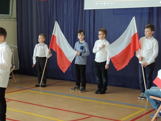  Grafika #7: DZIEŃ FLAGI grafika