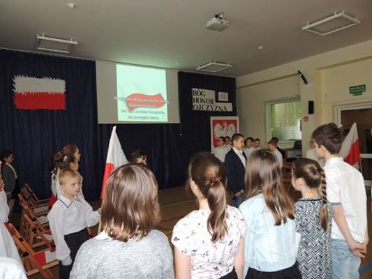  Grafika #8: DZIEŃ FLAGI grafika