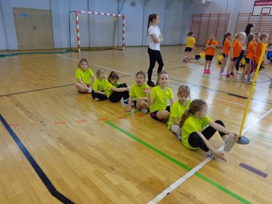  Grafika #14: KONKURS SPORTOWY DLA KLAS I-III KTO Z NAS LEPIEJ I PRĘDZEJ grafika