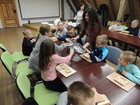  Grafika #2: WYCIECZKA KLAS III DO SWOŁOWA grafika