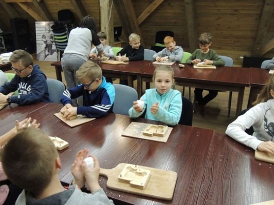  Grafika #6: WYCIECZKA KLAS III DO SWOŁOWA grafika