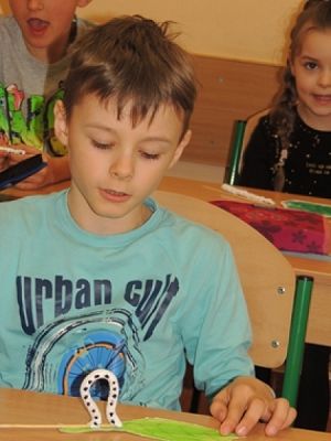  Grafika #8: WESOŁE GĄSIENNICE grafika