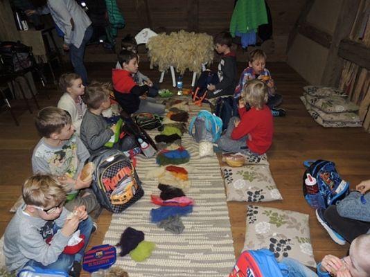  Grafika #0: LEKCJA MUZEALNA W SWOŁOWIE Opowieści utkane … o wełnie grafika