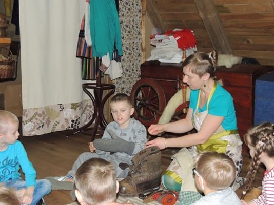  Grafika #5: LEKCJA MUZEALNA W SWOŁOWIE Opowieści utkane … o wełnie grafika