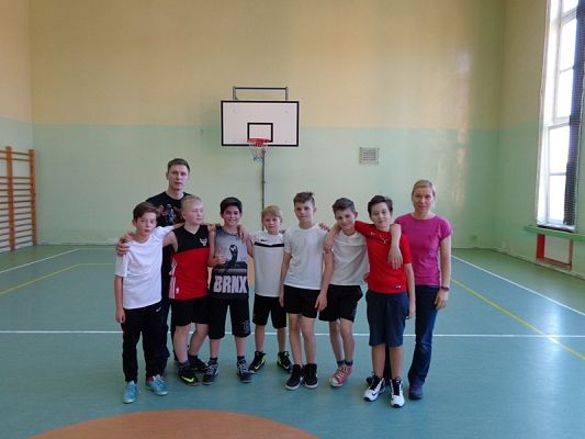  Grafika #1: KOLEJNY SPARING KOSZYKARSKI grafika