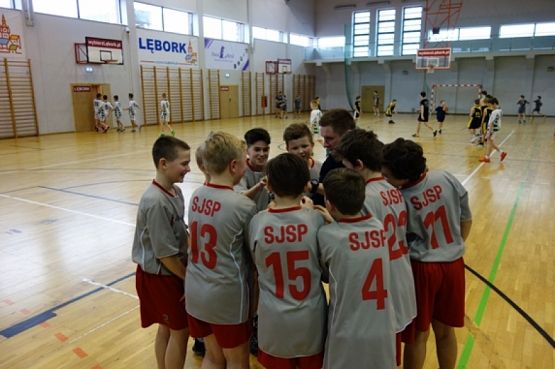  Grafika #5: IGRZYSKA DZIECI W MINI KOSZYKÓWCE CHŁOPCÓW grafika