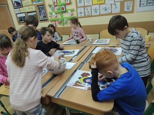  Grafika #1: GINĄCE RZEMIOSŁA – MALOWANIE NA SZKLE grafika