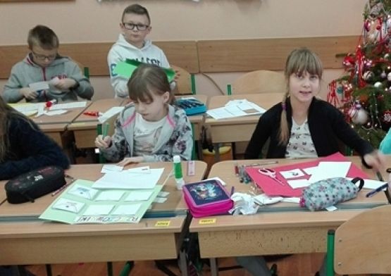  Grafika #1: "OTACZAJĄ NAS RZECZOWNIKI" grafika