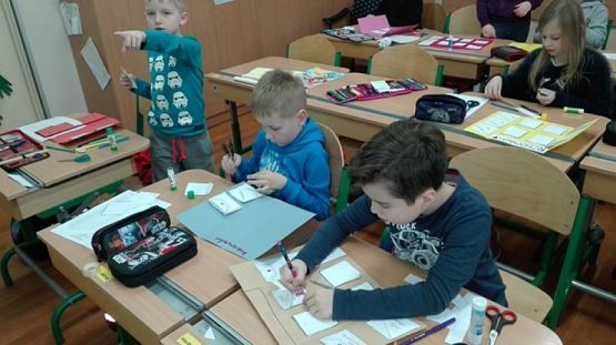  Grafika #5: "OTACZAJĄ NAS RZECZOWNIKI" grafika