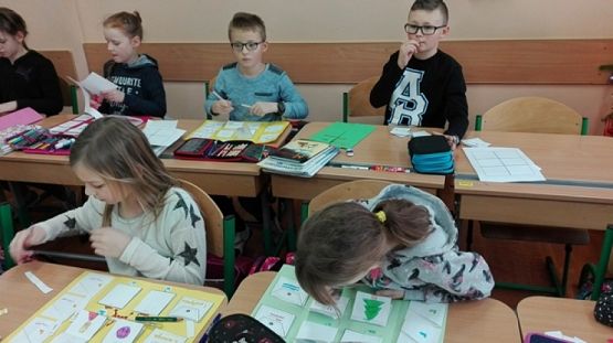  Grafika #8: "OTACZAJĄ NAS RZECZOWNIKI" grafika