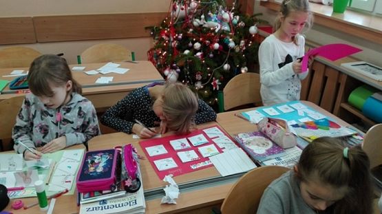  Grafika #10: "OTACZAJĄ NAS RZECZOWNIKI" grafika