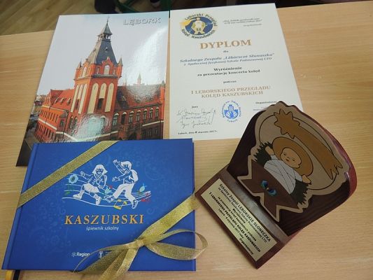  Grafika #3: WYRÓŻNIENIE W ,,I PRZEGLĄDZIE KOLĘD KASZUBSKICH grafika