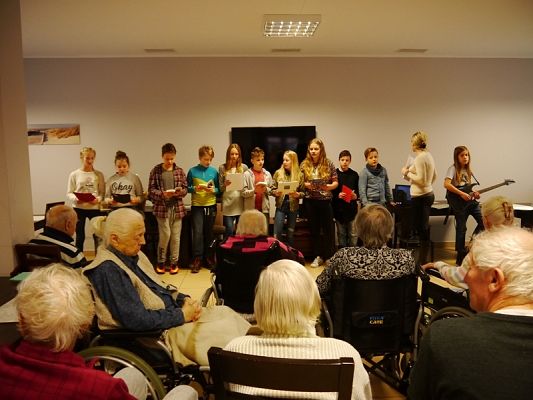  Grafika #2: ŚWIĄTECZNA WIZYTA W DOMU SENIORA grafika