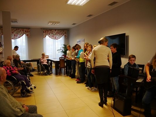  Grafika #3: ŚWIĄTECZNA WIZYTA W DOMU SENIORA grafika