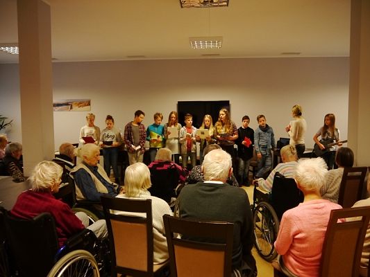  Grafika #4: ŚWIĄTECZNA WIZYTA W DOMU SENIORA grafika