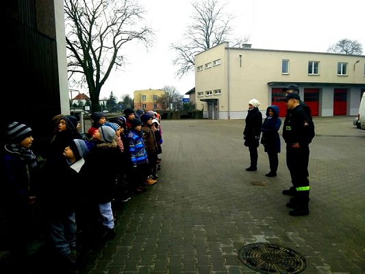  Grafika #2: WIZYTA TRZECIOKLASISTÓW W STRAŻY POŻARNEJ grafika
