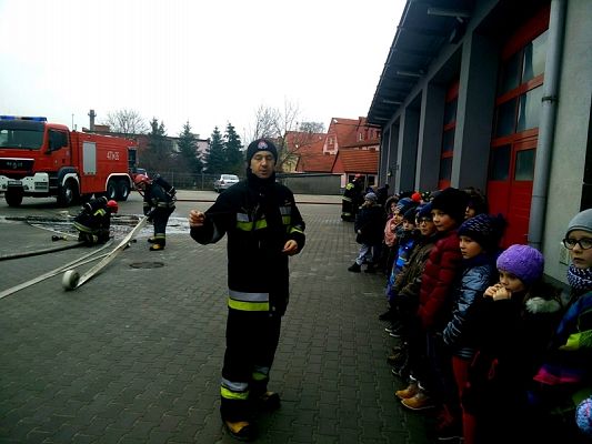  Grafika #5: WIZYTA TRZECIOKLASISTÓW W STRAŻY POŻARNEJ grafika