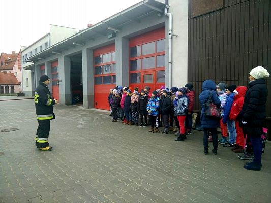  Grafika #13: WIZYTA TRZECIOKLASISTÓW W STRAŻY POŻARNEJ grafika
