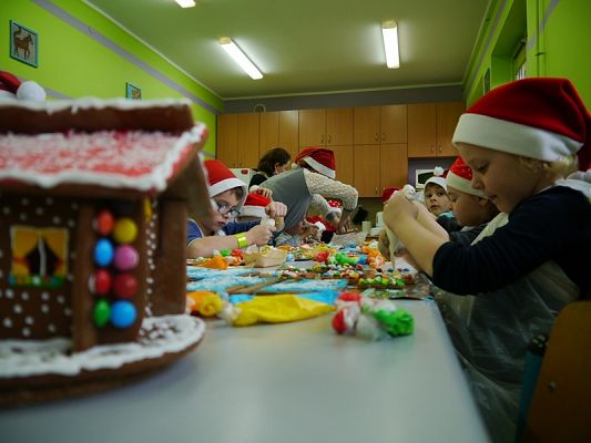  Grafika #1: PIERNIKOWA CHATKA grafika