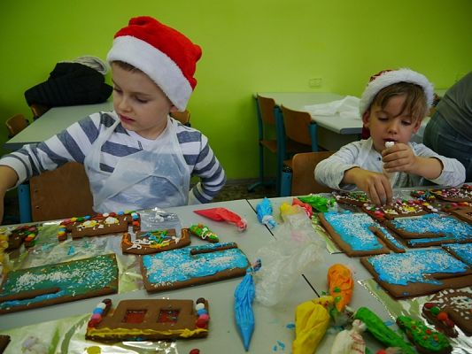  Grafika #4: PIERNIKOWA CHATKA grafika